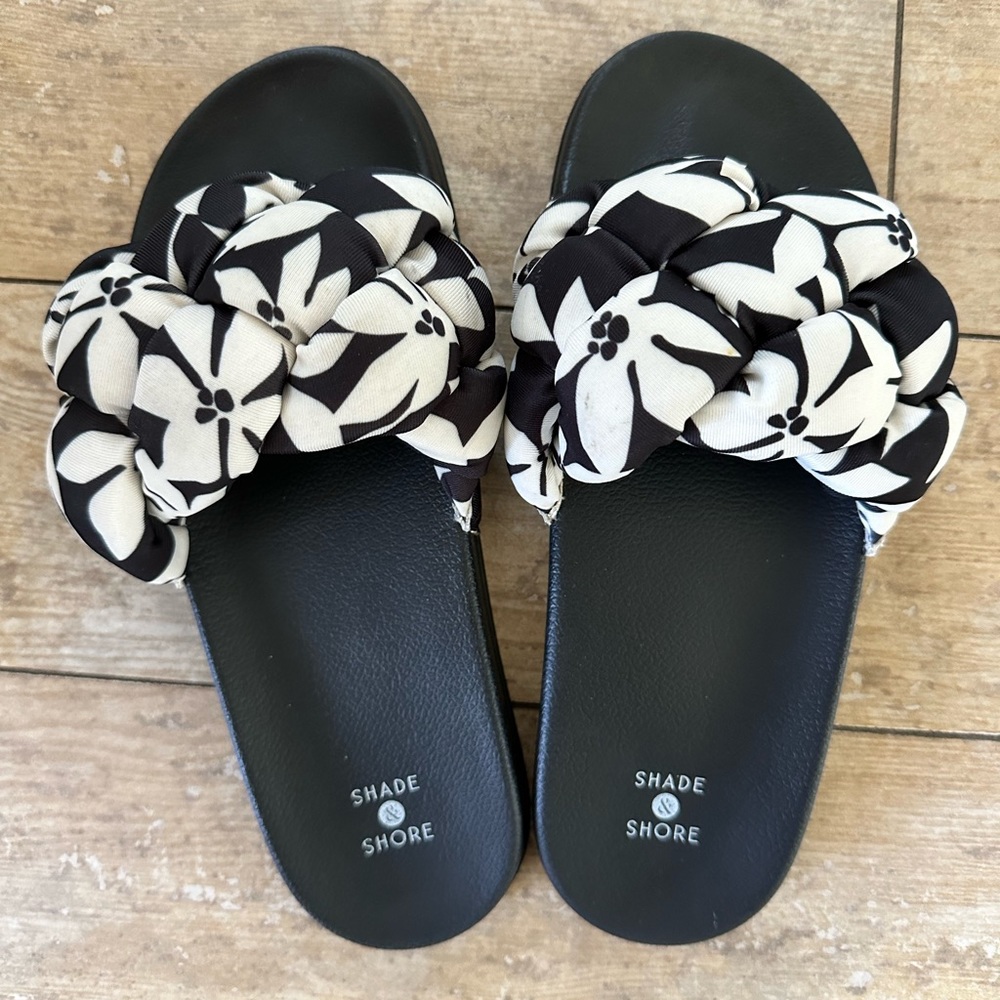 BRAND NEW Sandals